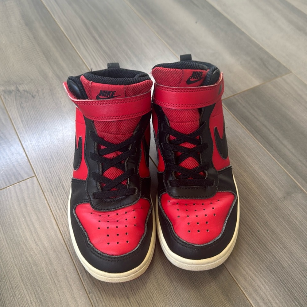 Nike youth boy sneakers!!